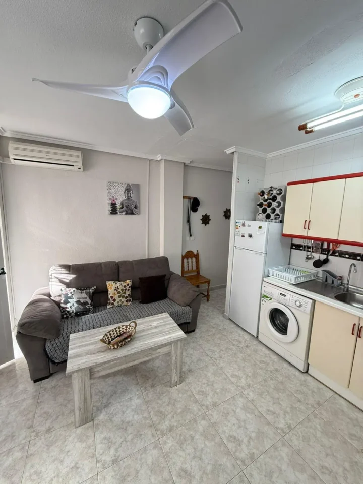 El apartamento 2 habitaciones solo 300m a la Playa Del Cura!