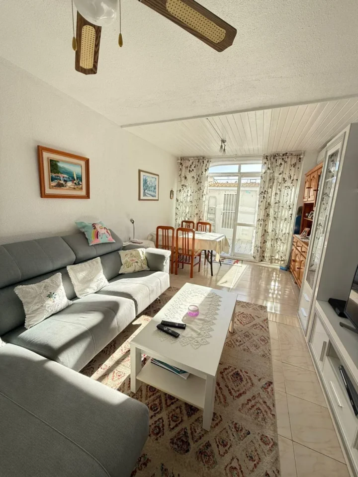 3-bedroom townhouse, with no neighbors above!