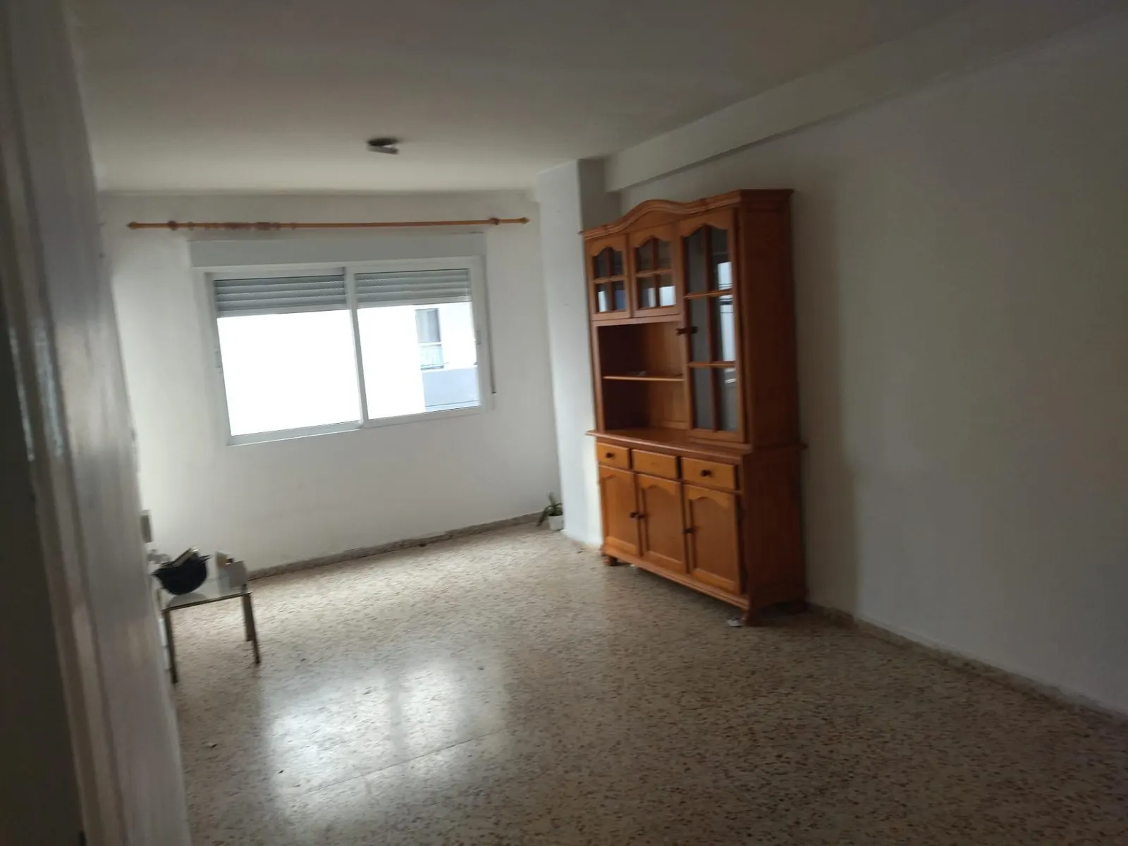 Apartamento de 3 dormitorios para reformar en Torrevieja centro — 1