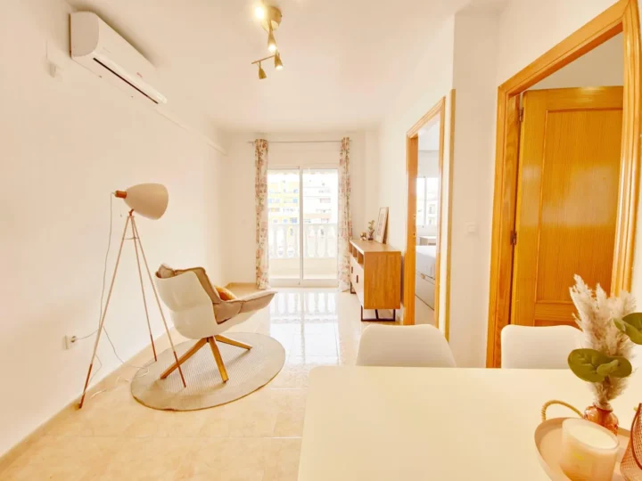 El apartamento en el CENTRO de Torrevieja, PISCINA! SUR!