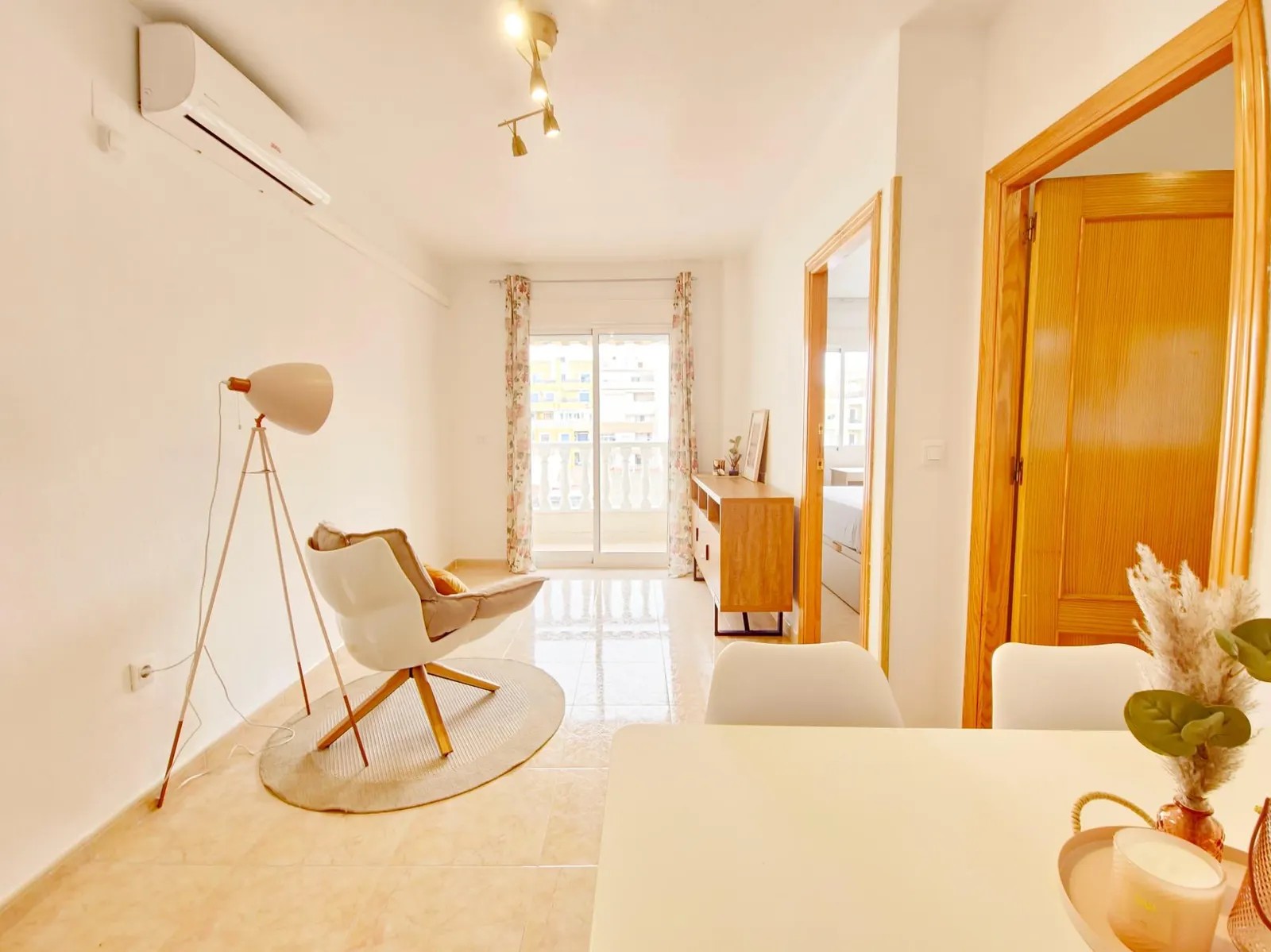 El apartamento en el CENTRO de Torrevieja, PISCINA! SUR! — 1