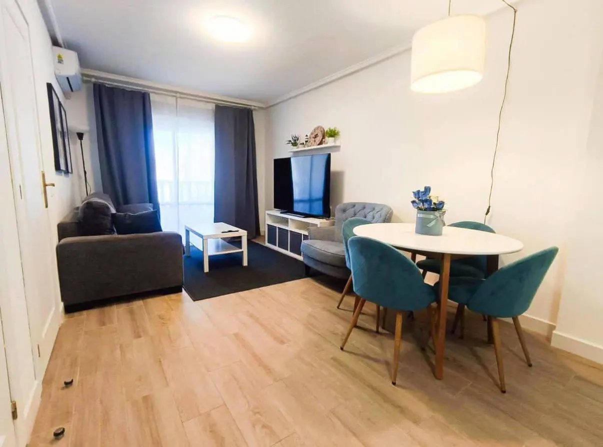 Alquiler larga temporada apartamento en Torrevieja — 1