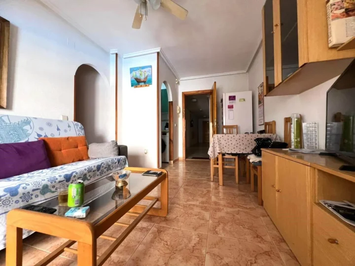 Cozy 1-bedroom apartment in Torrevieja with a parking space