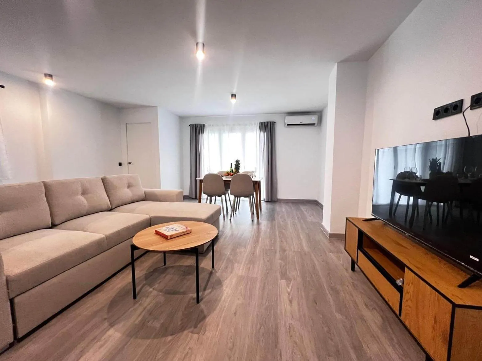 Luxury 3-bedroom apartment in Torrevieja — 1