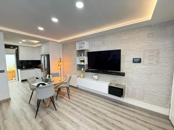 3-bedroom corner townhouse with its own parking space and pool in Villamartín