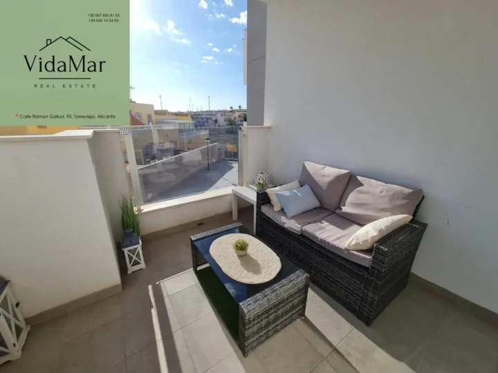 Renovated 2-bedroom apartment with garage in Villamartin