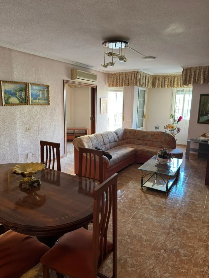 3-bedroom apartment located in downtown Torrevieja, just 200 meters from the beach