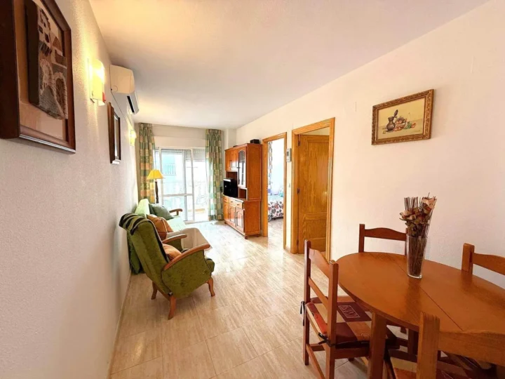 Charming and bright 2-bedroom apartment in Torrevieja
