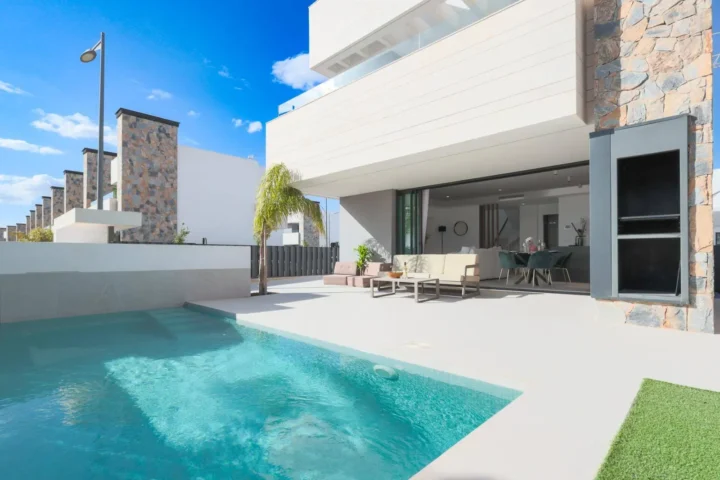 Modern 3-bedroom villa with a private pool in the Region of Murcia