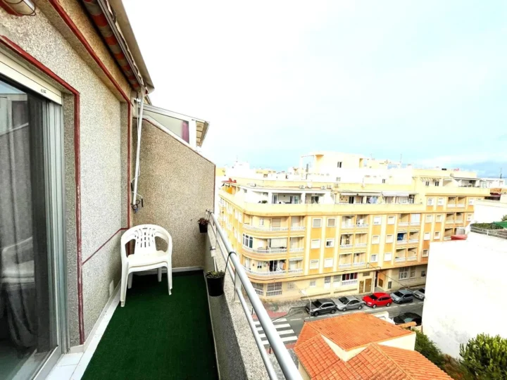 2-bedroom penthouse in Torrevieja, 300 meters from Playa del Cura