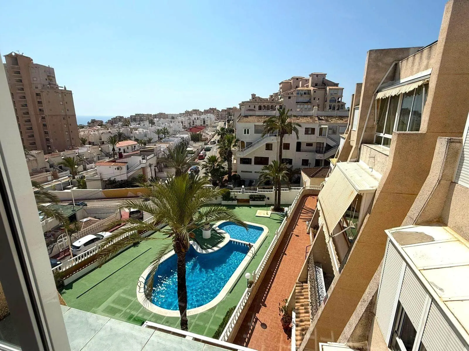 Wonderful 2-bedroom penthouse with a private sun deck in La Mata — 1