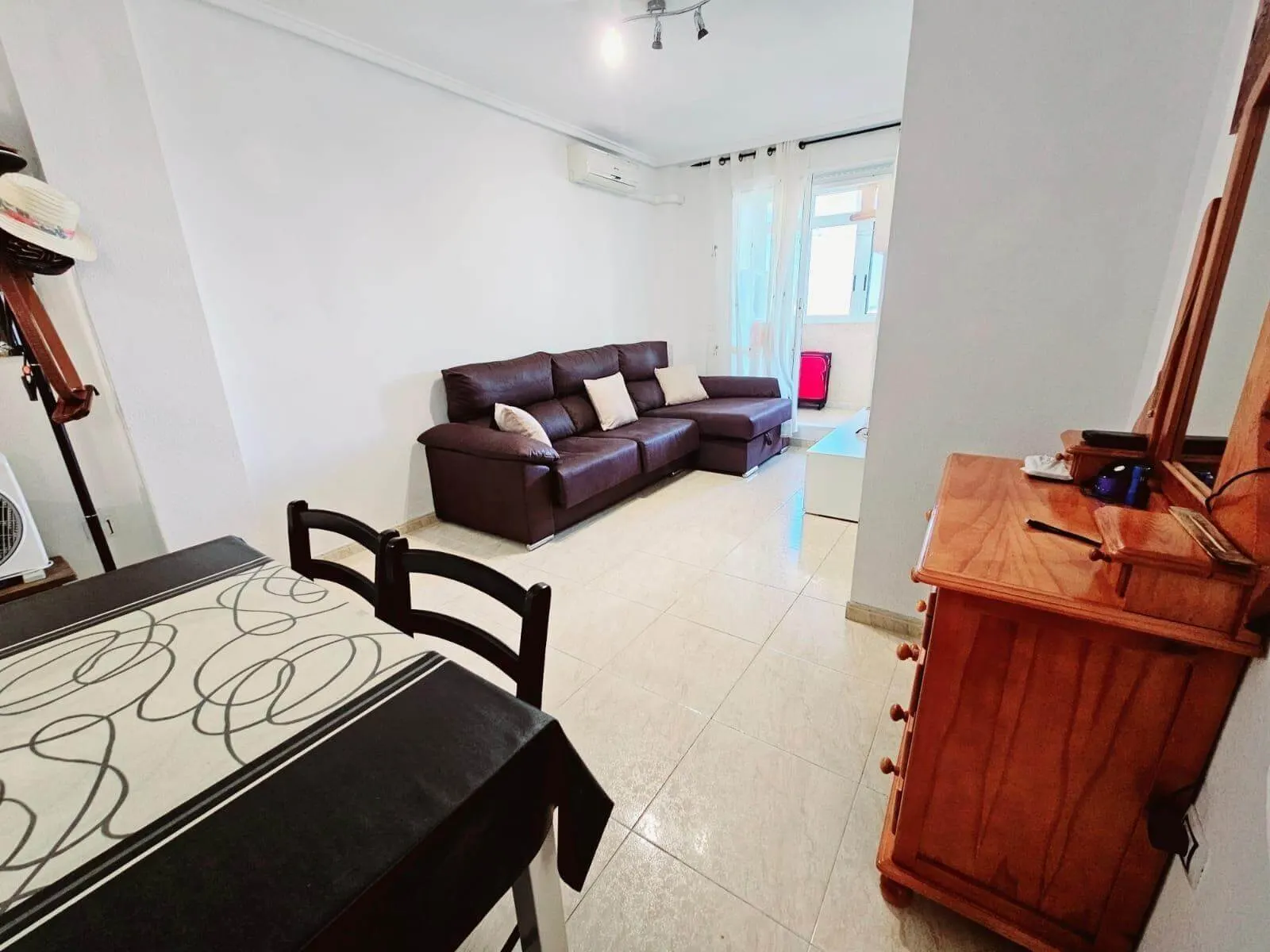 Fantastic 2-bedroom penthouse in Torrevieja — 1