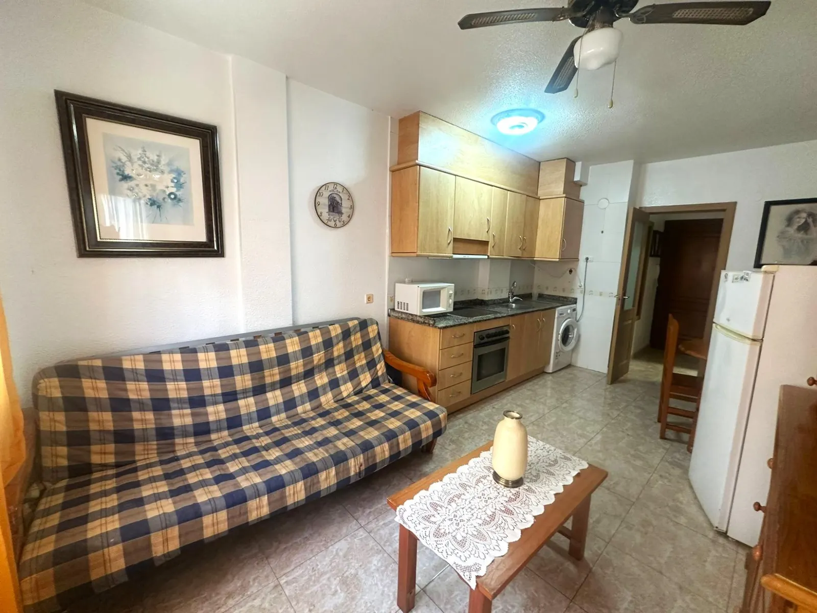 Cozy 1-bedroom apartment near the beach in Torrevieja — 1