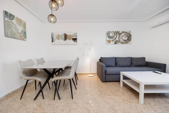Bright apartment with one parking space in Torrevieja