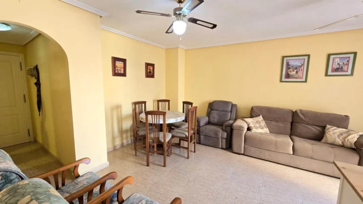 Bright 2-bedroom apartment in downtown Torrevieja