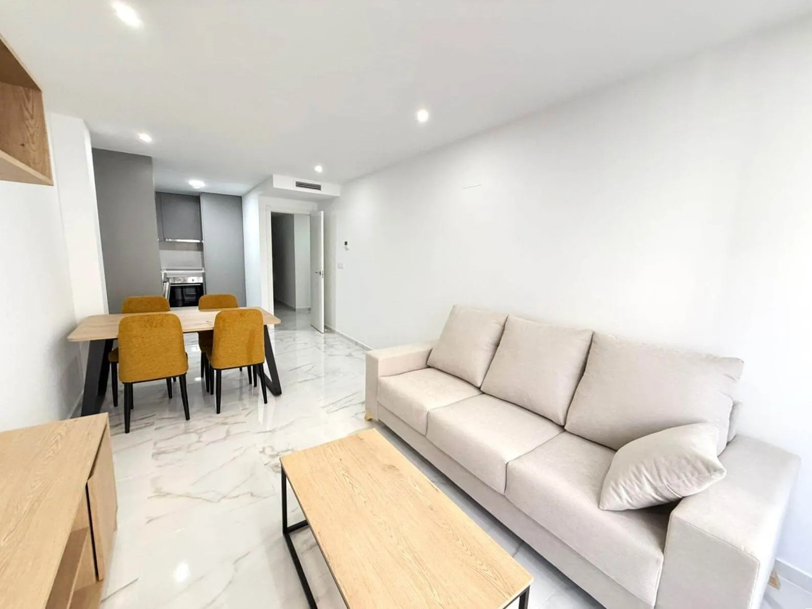Apartment in Torrevieja (Parque de las Naciones) — 1