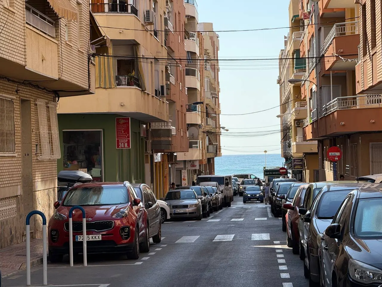 HELSINKI Short-Term Rental: 2-Storey Apartment in Torrevieja, Spain Fully equipped and ideal for up to 8 guests — 2