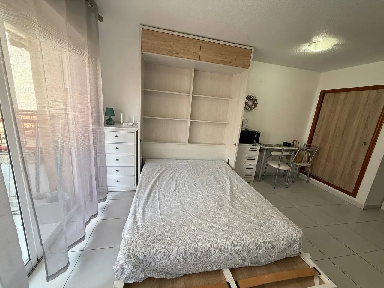 Short-Term Rental Studio in Torrevieja, Spain Fully equipped and perfect for 2 guests — 4