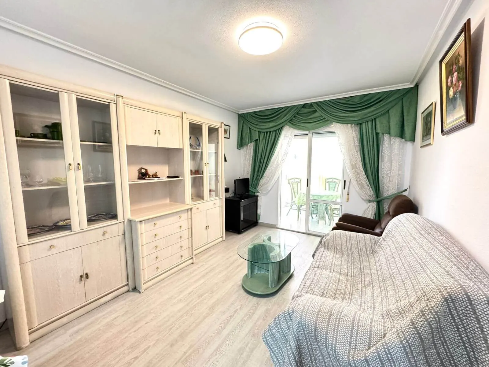 BEACH APARTMENT Short-Term Rental Apartment in Torrevieja, Spain Perfectly equipped for up to 4 guests — 1