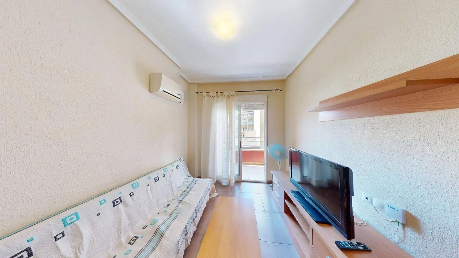 Apartment in Torrevieja (Centro - Muelle Pesquero) — 1
