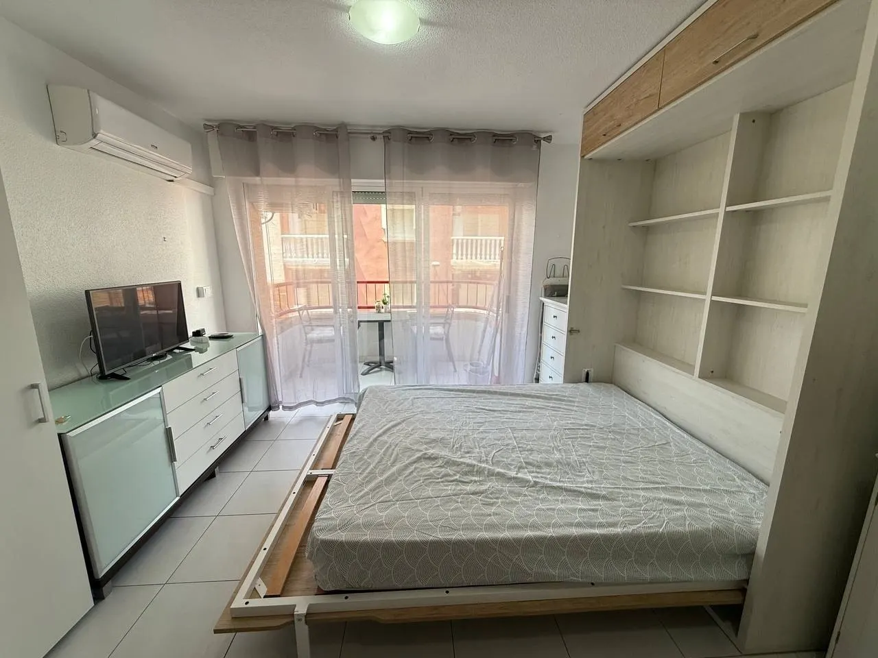 Short-Term Rental Studio in Torrevieja, Spain Fully equipped and perfect for 2 guests — 2