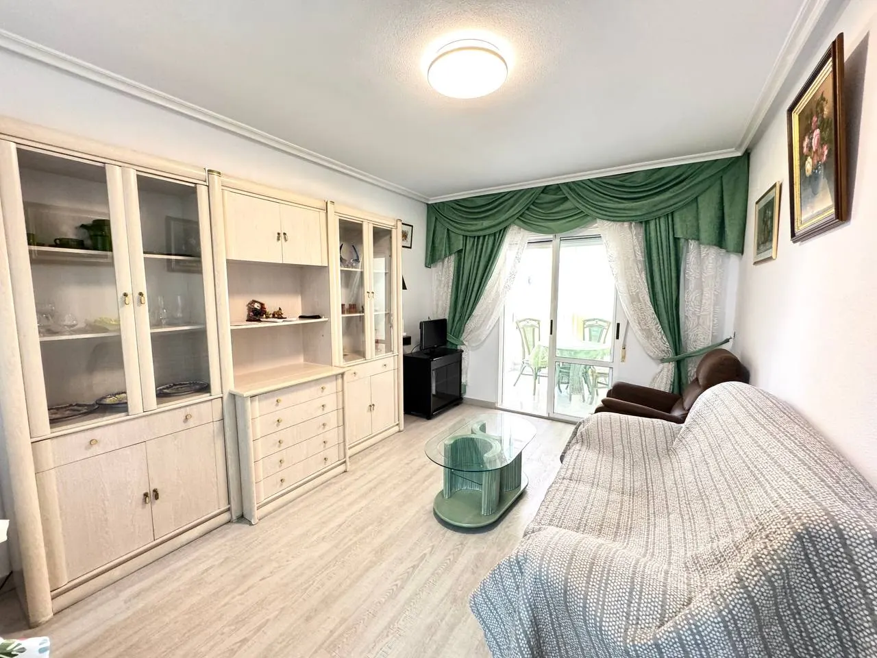 BEACH APARTMENT Short-Term Rental Apartment in Torrevieja, Spain Perfectly equipped for up to 4 guests — 3