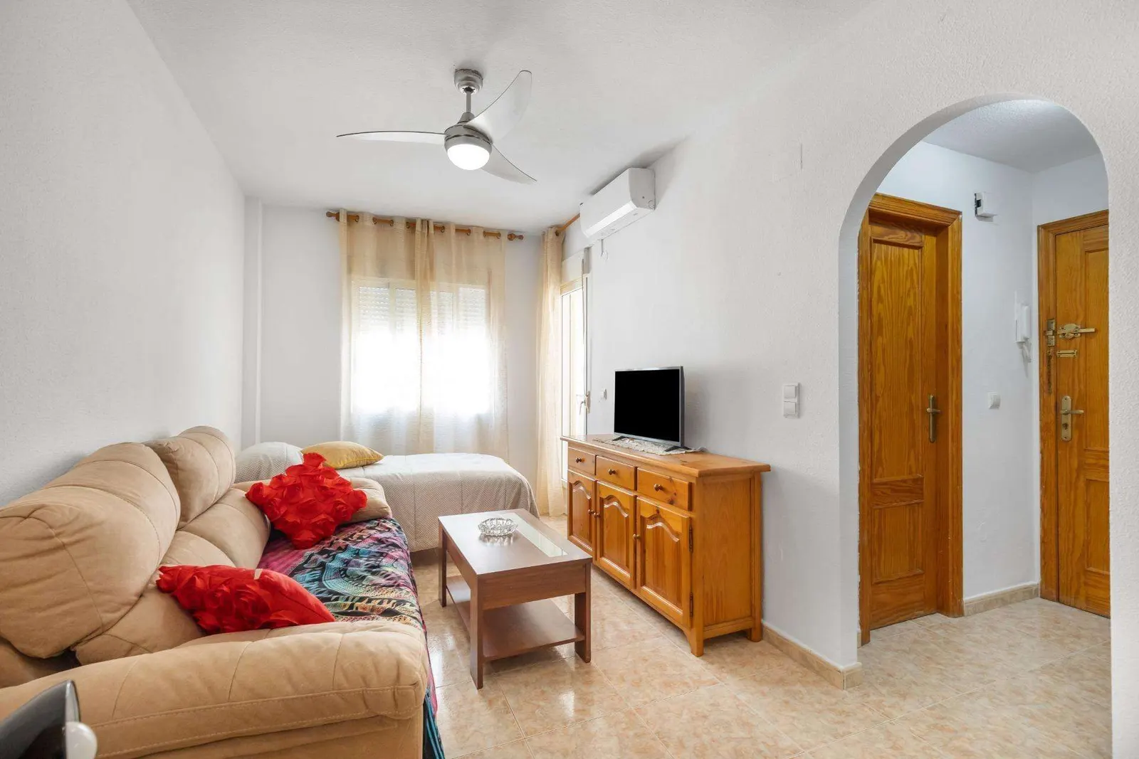 Studio apartment in Torrevieja (Playa del Cura) — 1