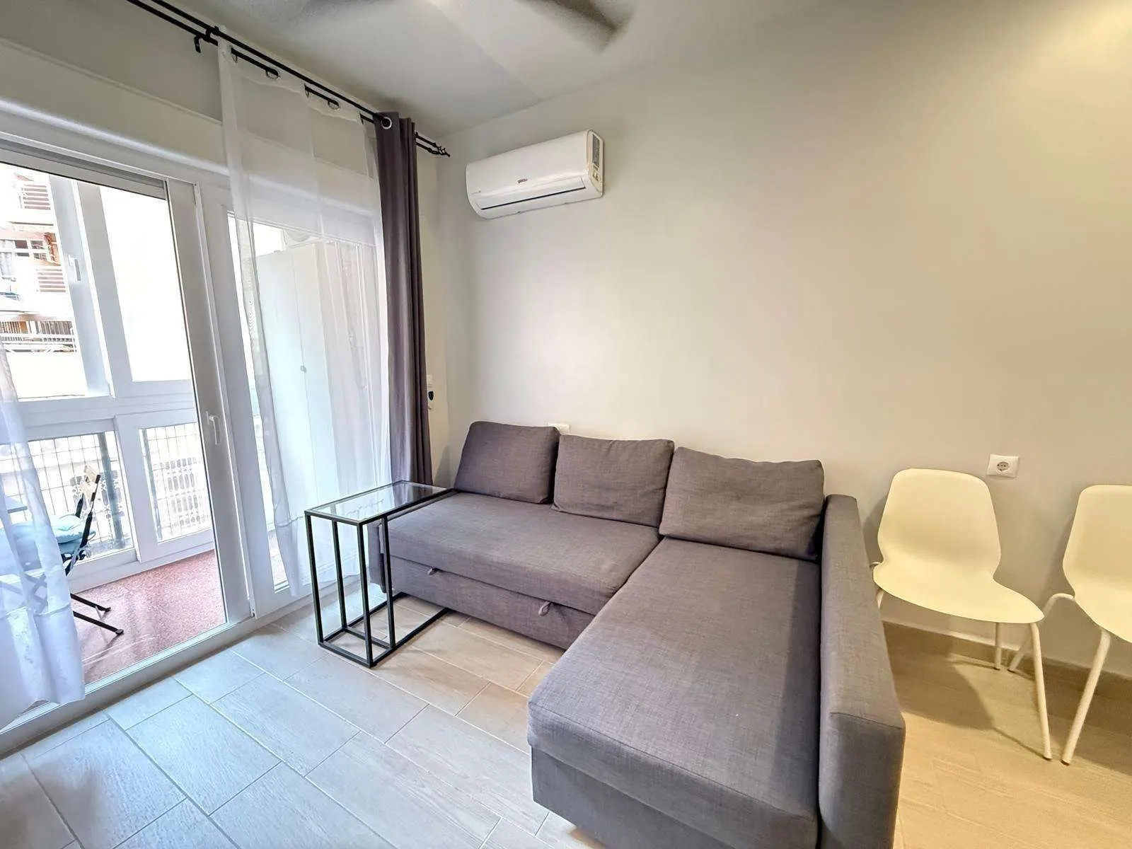 Studio apartment in Torrevieja (Playa de los locos) — 1