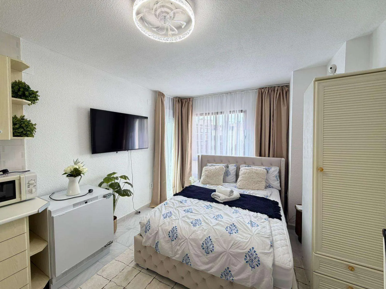 Studio apartment in Torrevieja (Centro) — 1