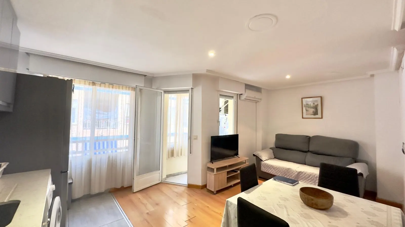 Apartment in Torrevieja (Centro - Muelle Pesquero) — 2