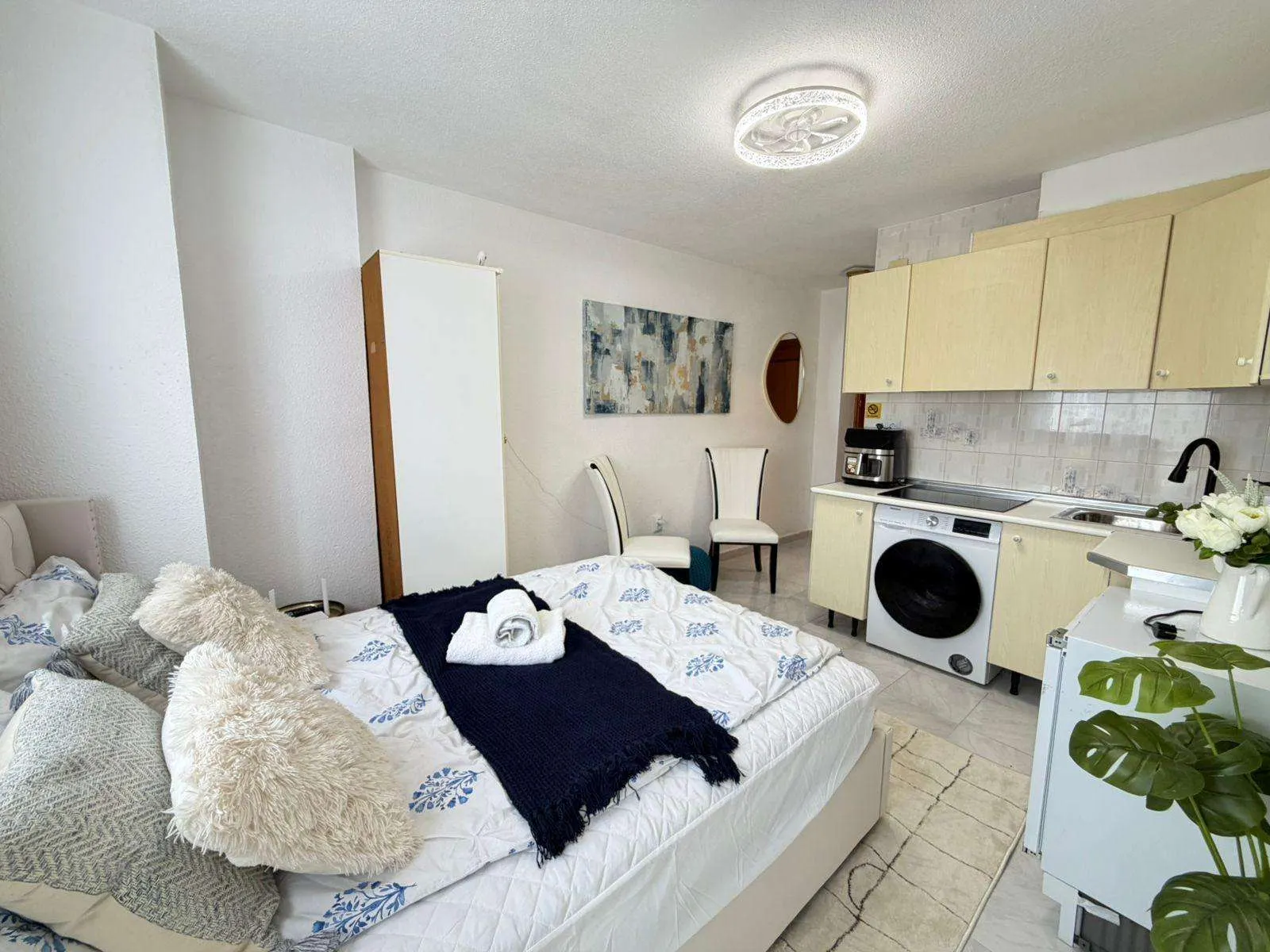 Studio apartment in Torrevieja (Centro) — 2