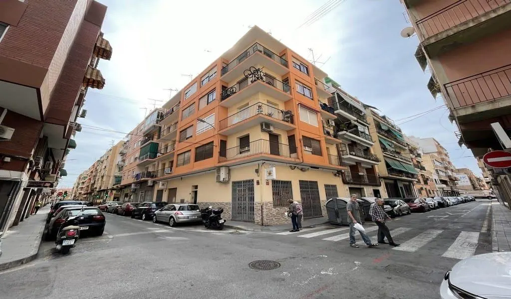 Commercial space in Alicante (Carolinas Altas) — 2