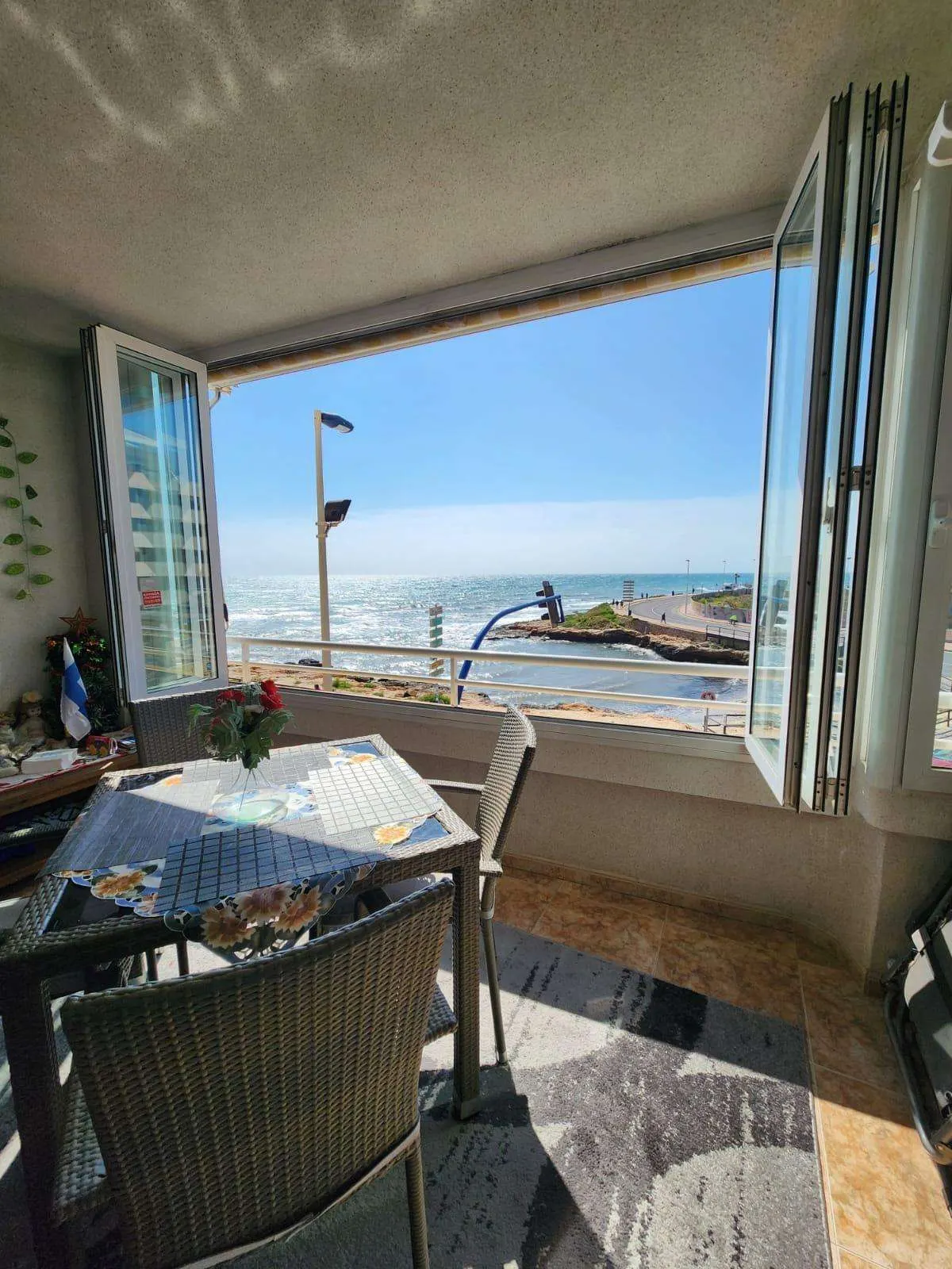 3-bedroom apartment with a spacious terrace and ocean views right on the beachfront at Los Locos Beach — 1