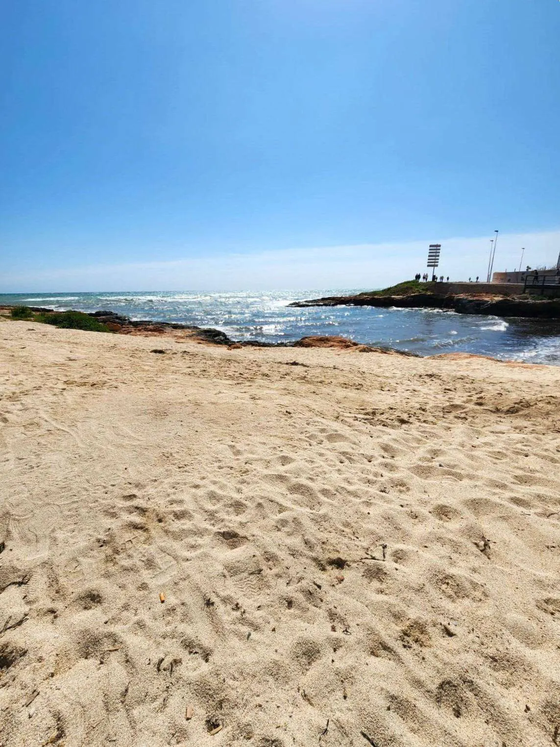 3-bedroom apartment with a spacious terrace and ocean views right on the beachfront at Los Locos Beach — 4