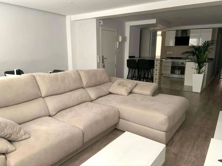 Renovated 3-bedroom apartment with optional parking space in Alicante