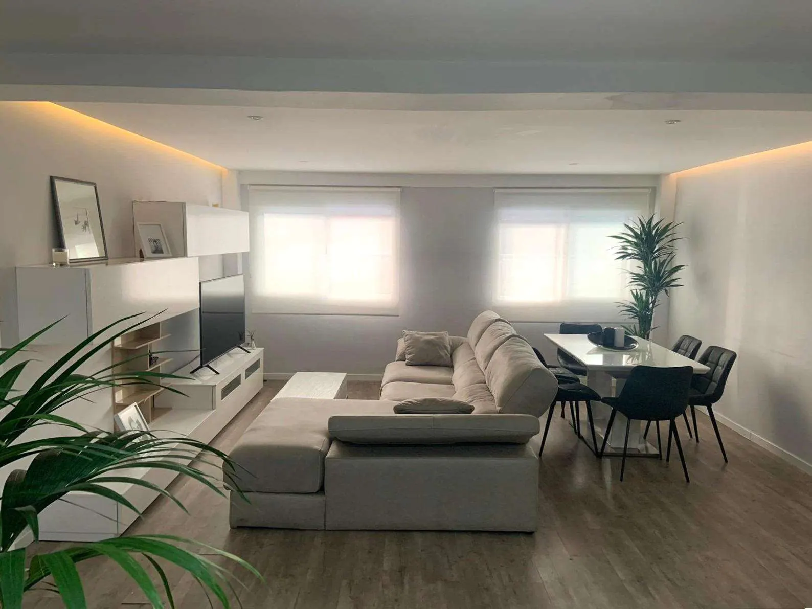 Renovated 3-bedroom apartment with optional parking space in Alicante — 2