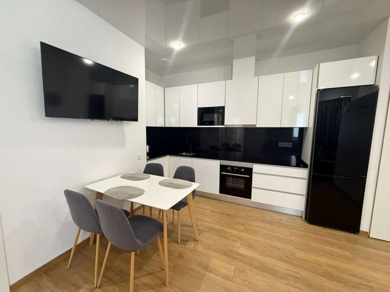 Beachside Studio in Torrevieja – 50m to Los Locos | Ground Floor — 3