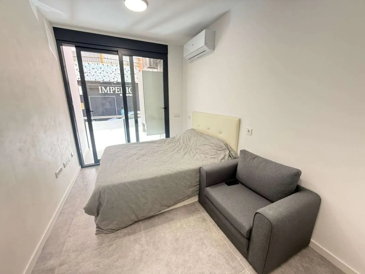 Apartment with Terrace in Torrevieja (400m to Del Cura Beach) — 1