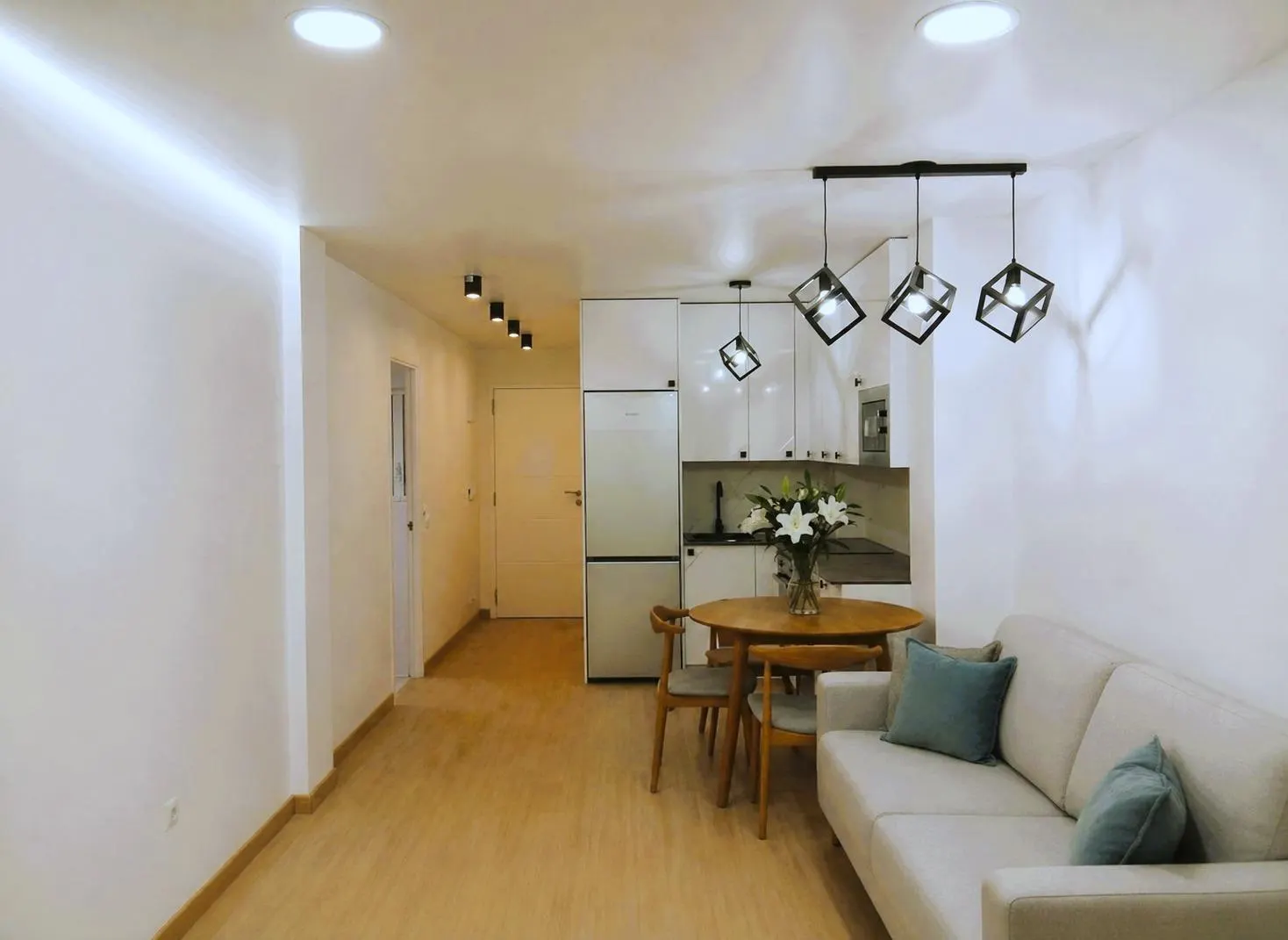 Renovated 1-bedroom apartment with a terrace in Torrevieja — 3