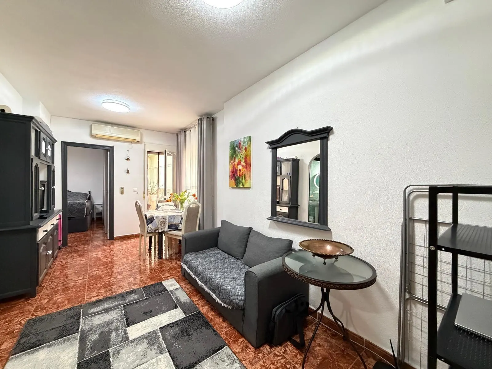 Cozy 1-bedroom apartment with a terrace in Torrevieja — 3