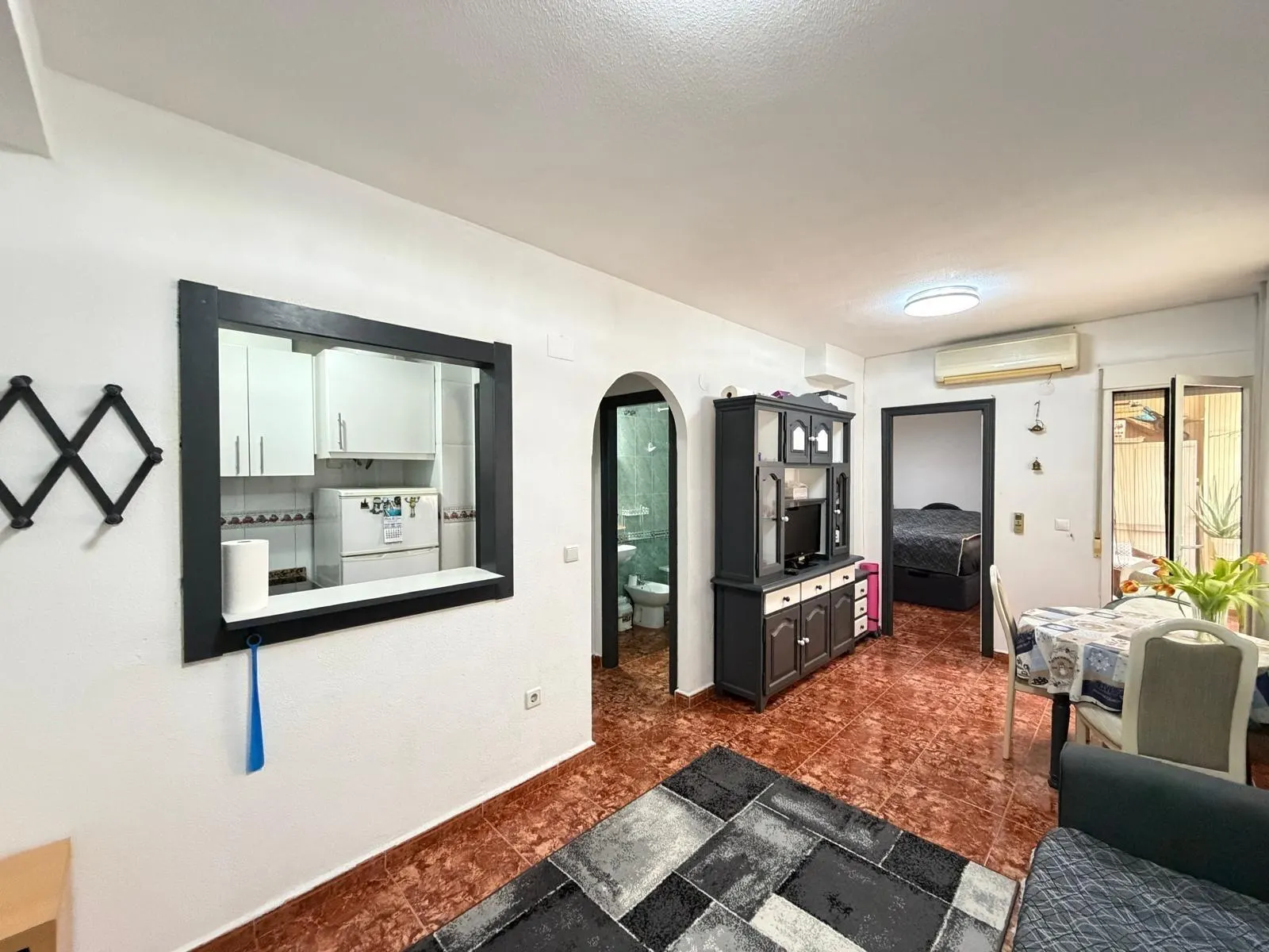 Cozy 1-bedroom apartment with a terrace in Torrevieja — 5