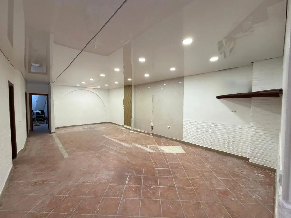 Spacious commercial space in Torrevieja — 1