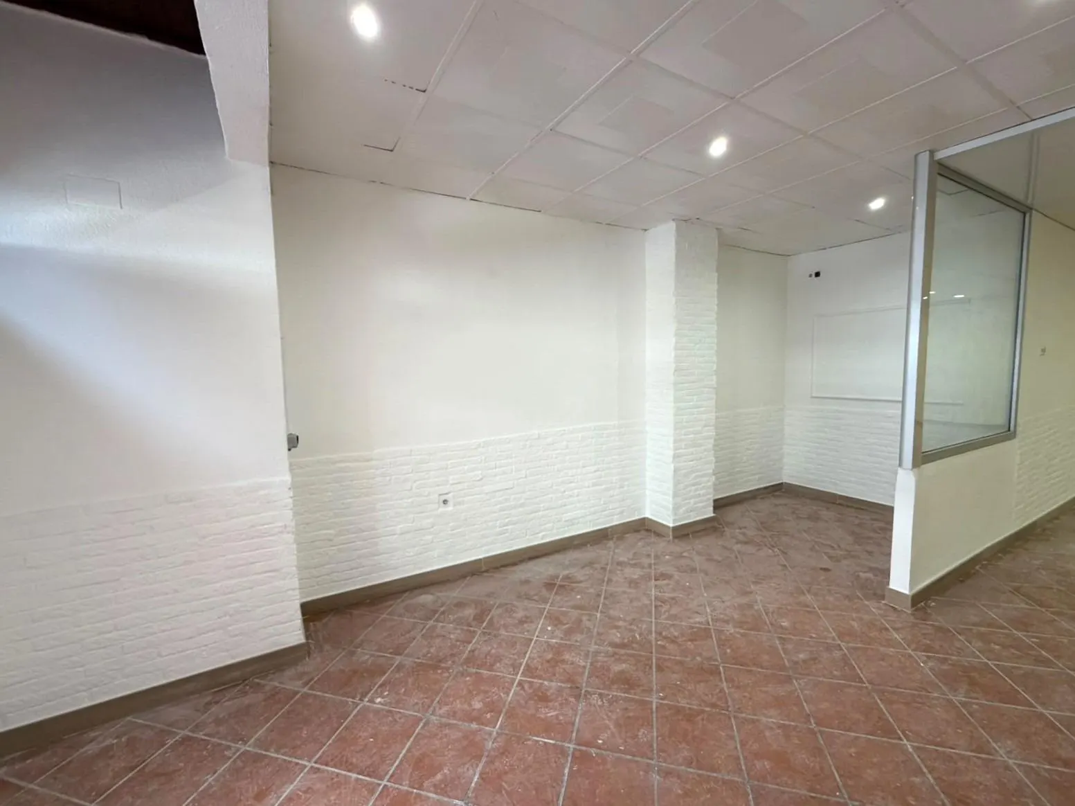 Spacious commercial space in Torrevieja — 2