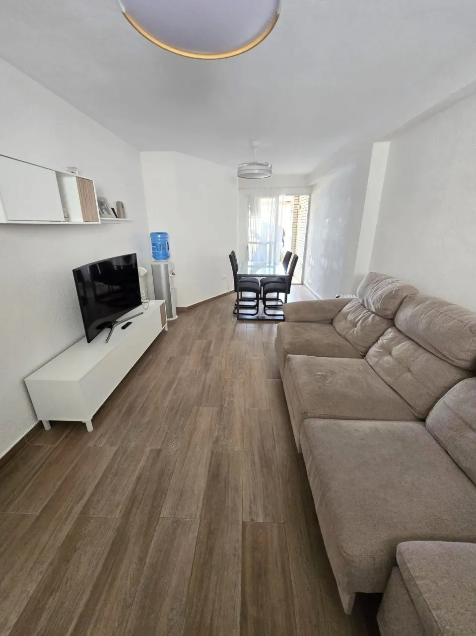 Beachfront 2-bedroom apartment with a terrace and ocean views in Torrevieja — 4