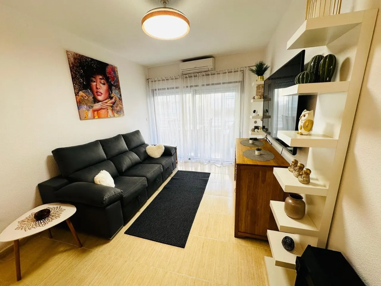 Wonderful 3-bedroom apartment with a terrace right by the sea in Torrevieja — 4