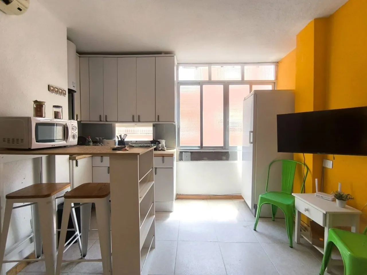 1-bedroom apartment with a parking space in Playa de Los Locos — 2