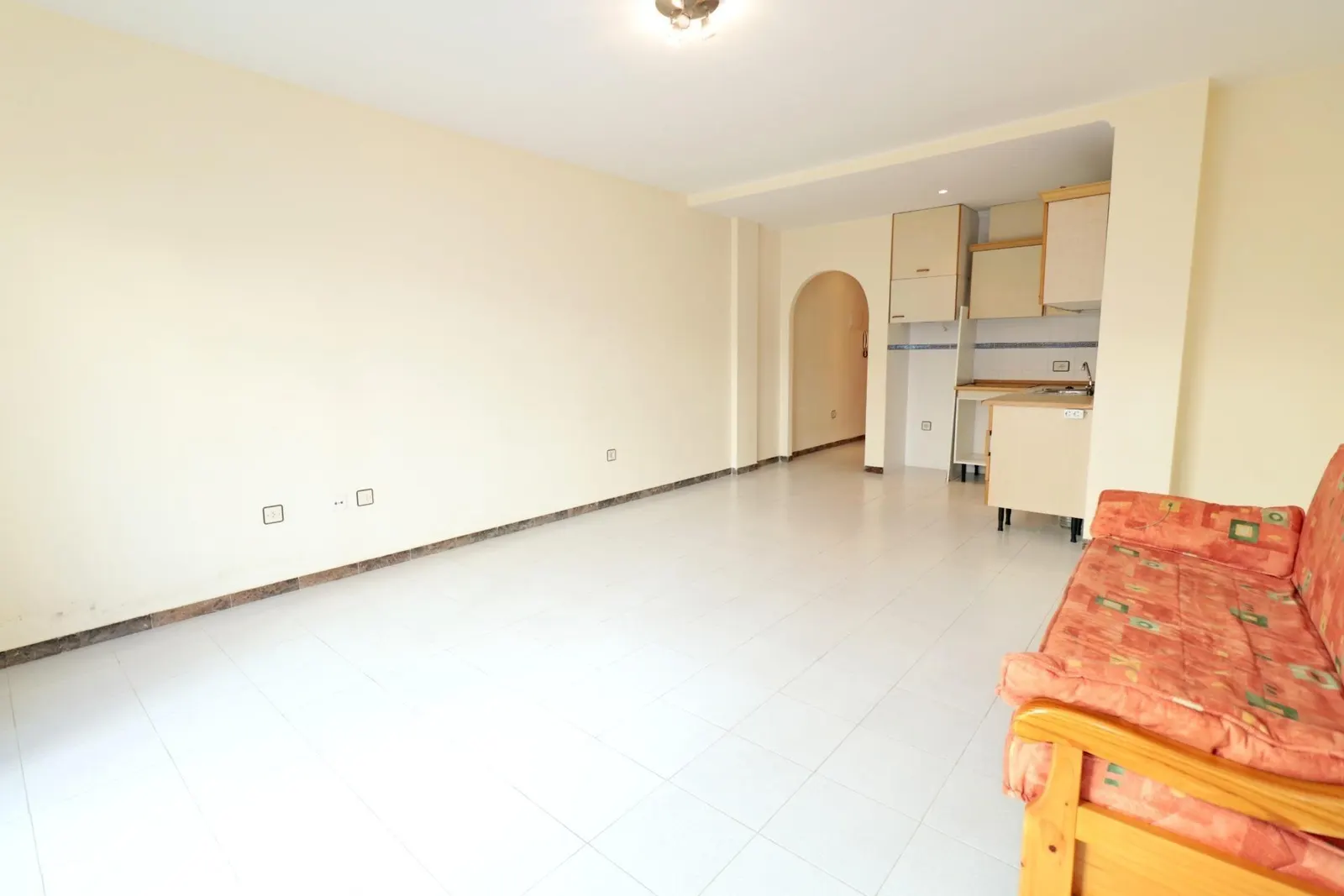 Studio apartment in Torrevieja (Playa de los Locos) — 3