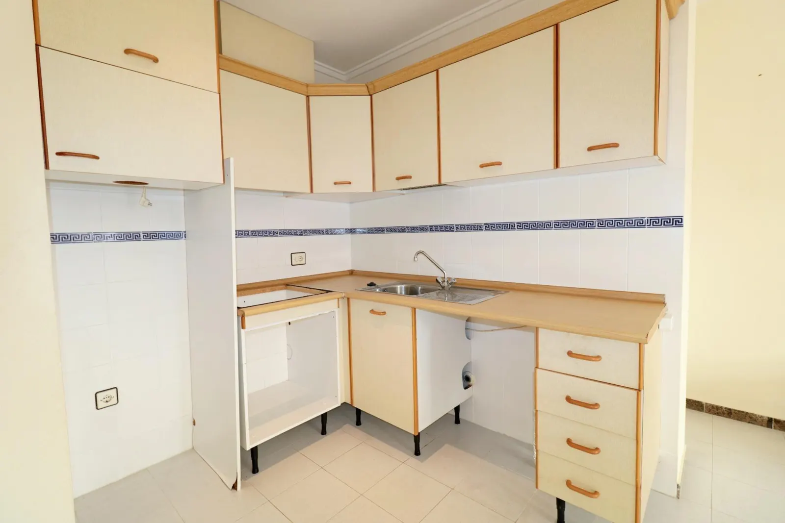 Studio apartment in Torrevieja (Playa de los Locos) — 5