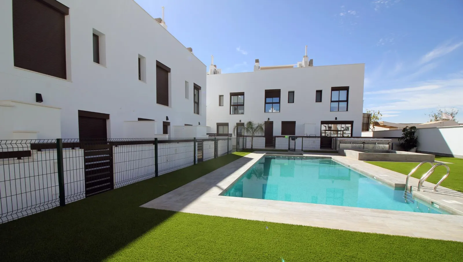 Modern Townhouses and Semi-Detached Homes in Pilar de la Horadada — 1