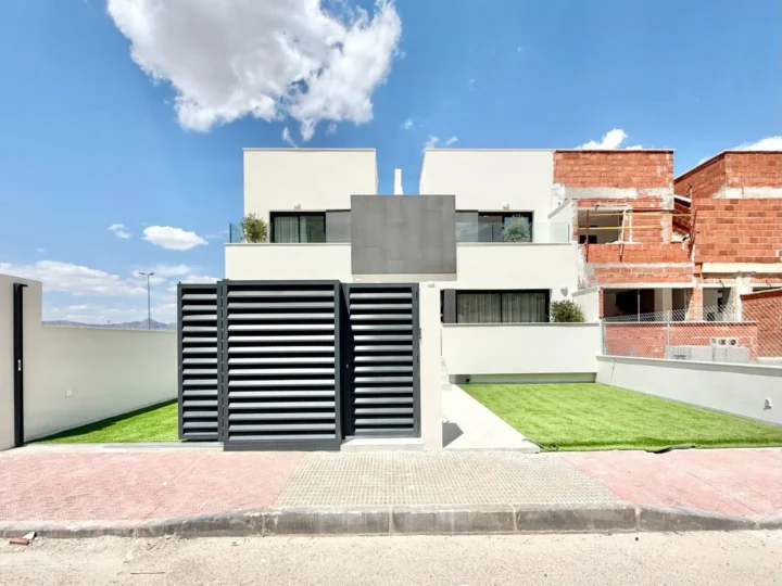 New Build Townhouses for Sale in Cox – 44 Modern Homes with Great Amenities